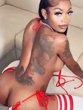 Asian Da Brat / asiandabrat nude showing off her pussy!!!