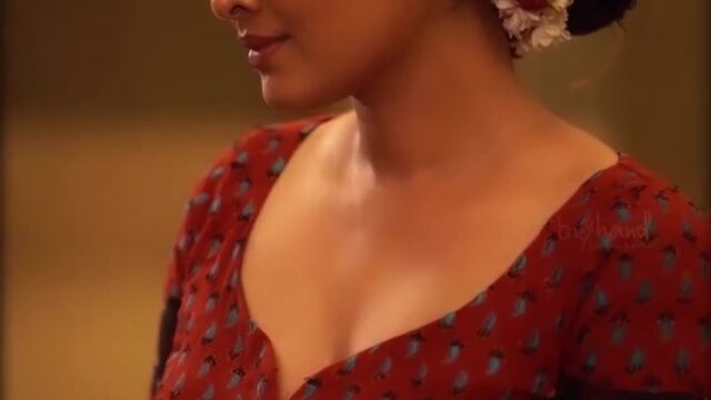 Divya Prabha’s video shows off her sexy body!!!