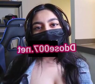 Youtuber Zara Dar nude masturbating with dildo in livestream!!!