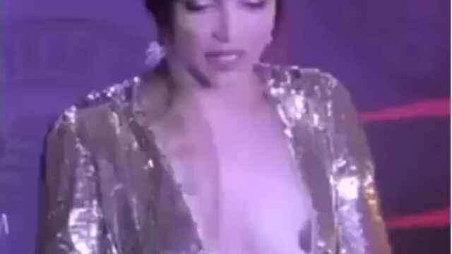 Full Video Of Deepika Padukone’s Nipple Incident